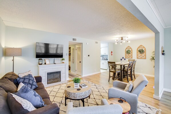 Hot Springs Vacation Rental | 2BR | 1.5BA | Stairs Required | 1,100 Sq Ft