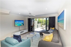 Sunset Waters Lounge
