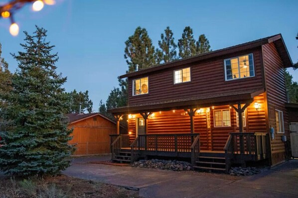 Escape to this charming cabin with warm lighting and a spacious deck, just minutes from Big Bear Lake, Snow Summit, and The Village.