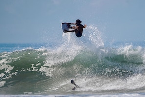 Surfing/bodyboarding
