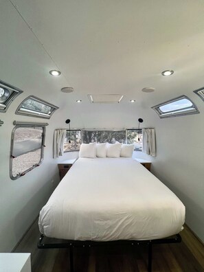 Queen Bed Airstream Dream