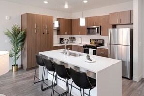 Fully stocked kitchen with all that you need. Pots, pans, bakeware, salt +pepper, and olive oil!!