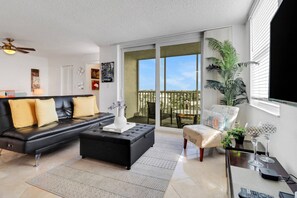 This chicly updated and decorated 7th floor Bonita Beach & Tennis studio is ready to be your home-base for a memorable beach getaway!