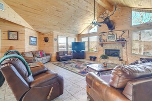 Living Room | Queen Sleeper Sofa | Smart TV