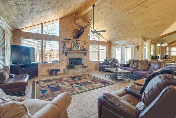 Many Vacation Rental | 3BR | 2BA | 2,500 Sq Ft | Step-Free Entry