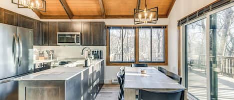 Wintergreen Resort Vacation Rental | 3BR | 2BA | 1,200 Sq Ft | Stairs Required