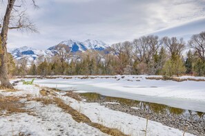 Seven Point Lodge | Community Amenities | River Access | Walking Trails On-Site