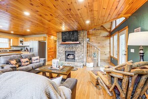 Living Room | 1st Floor | Smart TV w/ Cable | Gas Fireplace | Free WiFi