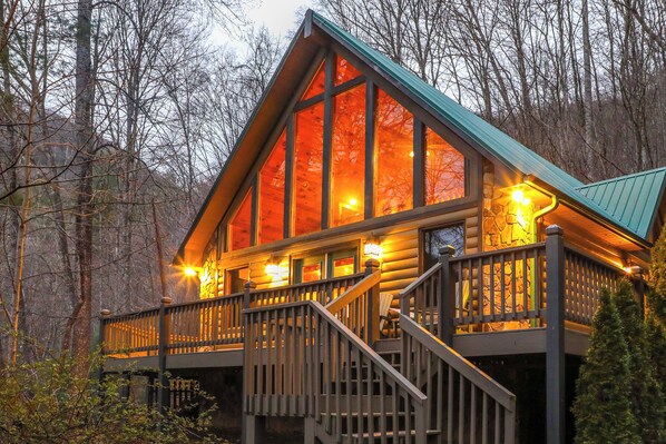 Bryson City Vacation Rental | 2BR | 2.5BA | 2,051 Sq Ft | Stairs Required