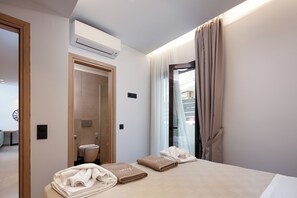 The first master bedroom with its personal bathroom.