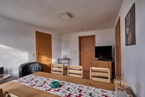 Wohnzimmer mit Blick vom Fenster