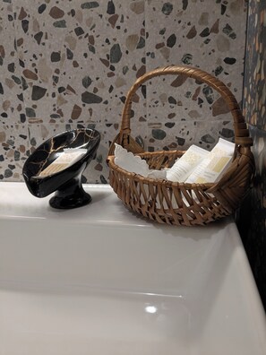 Bathroom amenities