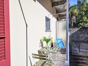 Vélo, Le Fer, Balcon, Plante D'Appartement, Roue De Bicyclette, Pot De Fleur, Ombre