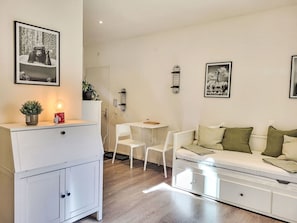 Meubles, Design Intérieur, Sol, Bois, Sol, Pièce, Cadre, Salon, Éclairage, Canapé