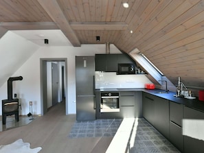 Sol, Bois, Cuisine, Comptoir, Sol, Design Intérieur, Plafond, Meubles, Grenier, Parquet