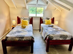 Room 3. 2 beds of 90 and air conditioning (1)