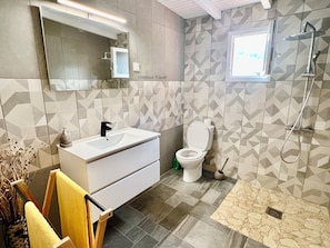 The bathroom (1)
