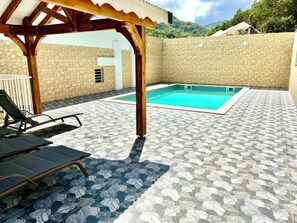 The swimming pool at Domaine de Bas Vent (2)