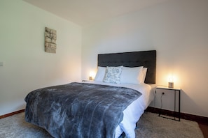 Quarto de dormir com cama de casal 