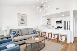 2 bedroom, 1 bath home and sleeps 5 guests
