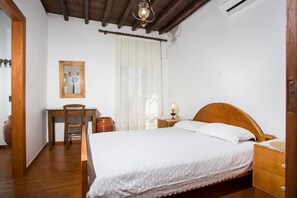 Bedroom with double bed