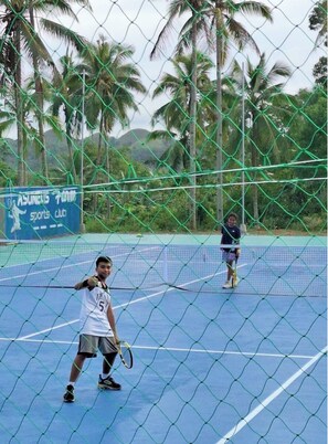 Tenniskenttä