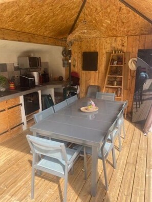 Outdoor dining