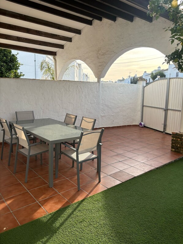 Outdoor dining