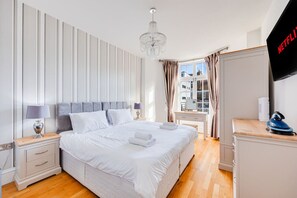 Bedroom 1 (with a balcony): Zip and link bed, which is set up as two single beds by default or can be zipped together to form a king-size bed upon request.