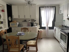 Fully equipped kitchen with Complimentary coffee and tea included.