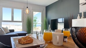 ONE7 Suite with city, mountain and sea views