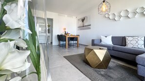 ONE7 Suite livingroom (2)