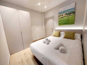ROOM (2)