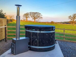 Hot tub | Meadows View Shepherd&rsquo;s hut, Cockermouth