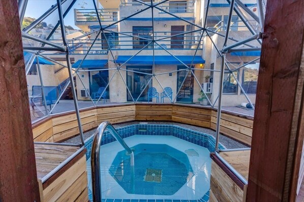 Outdoor Jacuzzi