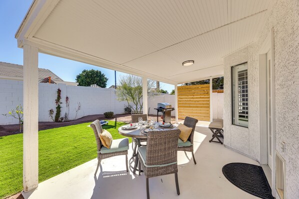 Mesa Vacation Rental | 3BR | 2BA | 1,527 Sq Ft | 1 Step Required