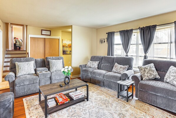 Sinking Spring Vacation Rental | 3BR | 1.5BA | 1,698 Sq Ft | 6 Steps Required
