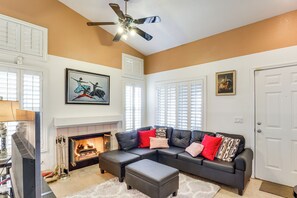Living Room | Smart TV | Fireplace