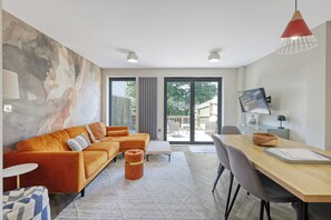 Spacious living, relaxing sofa, Smart TV (Sky, Netflix etc apps), garden views