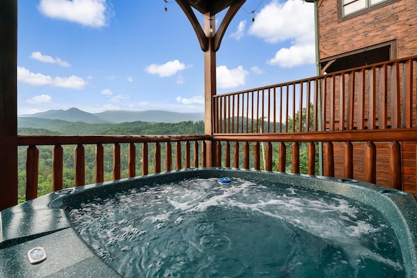 Outdoor spa tub