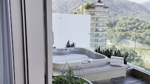 Indoor spa tub