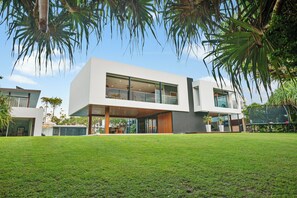 house view from backyard