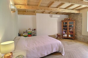 Bedroom (2)