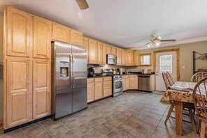 Kitchen & Dining Room (1)
