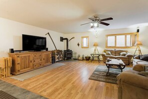 Living Room (2)