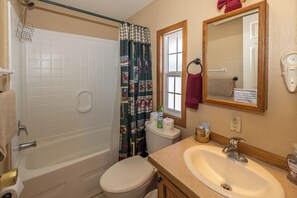 Mt Sauk room bathroom