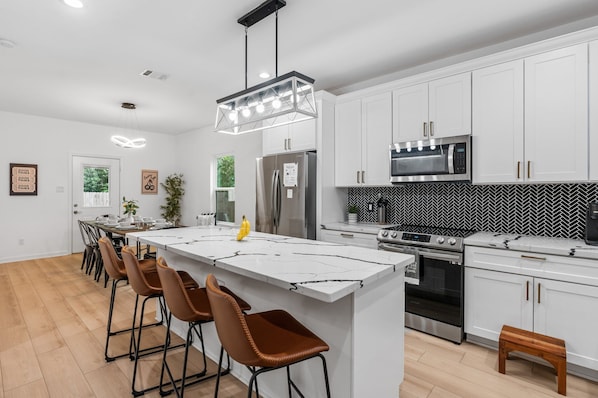 Modern stainless steel appliances & spacious countertops makes cooking a breeze!