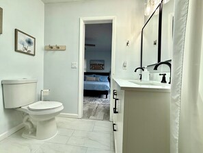 Master En-suite Bathroom
