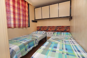 Schlafzimmer 1