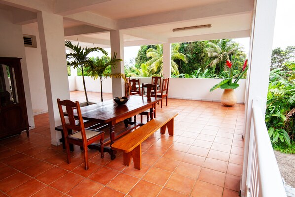 Outdoor dining